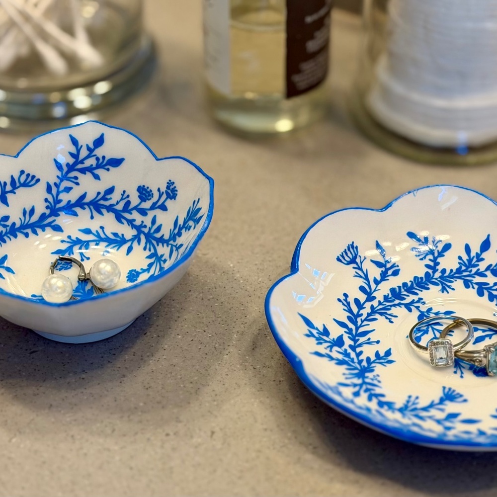 Set Of 2 Handpainted trinket / jewelry dishes